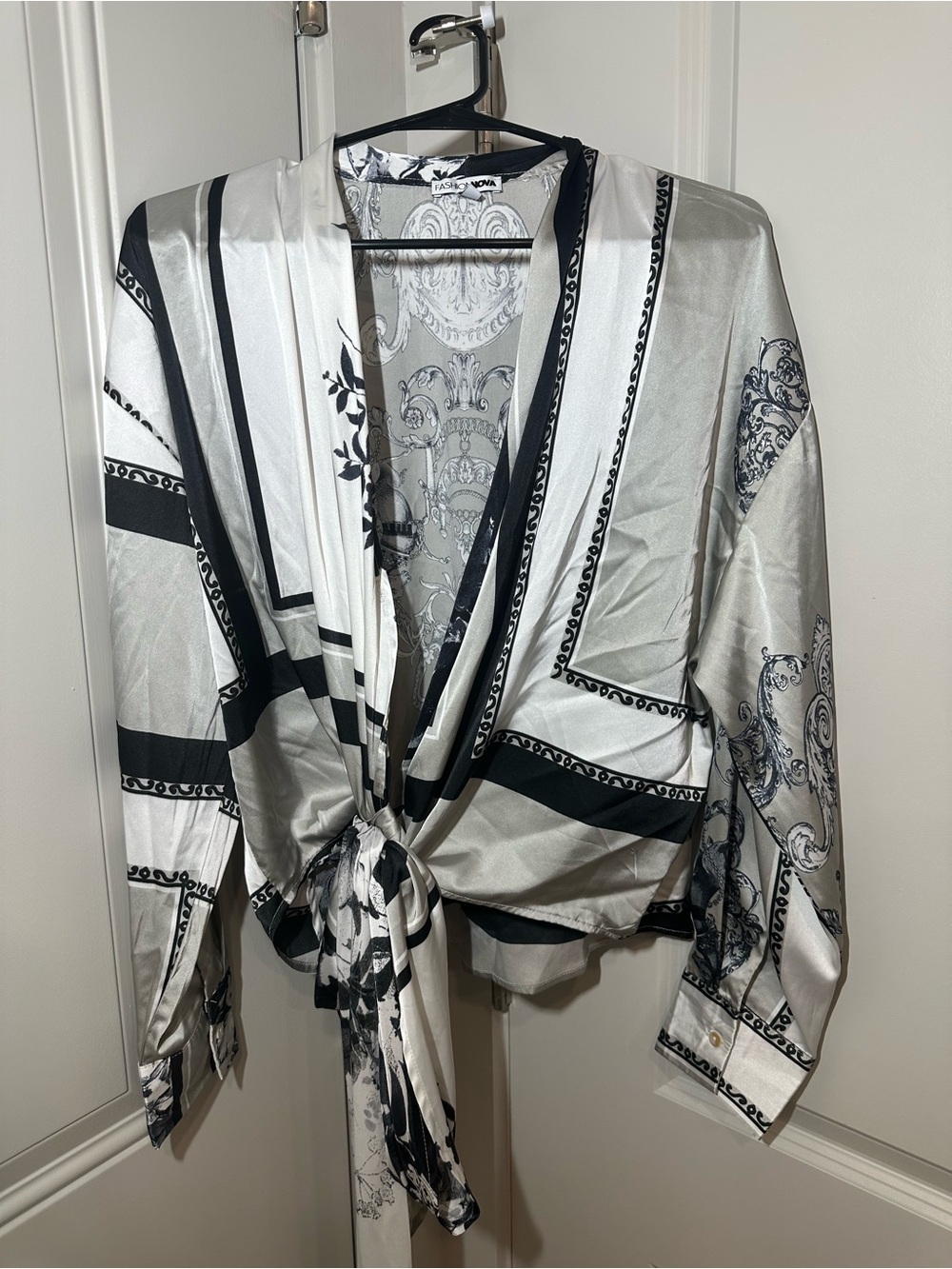 Fashion Nova Silver & Black Tie-Front Kimono Blazer
